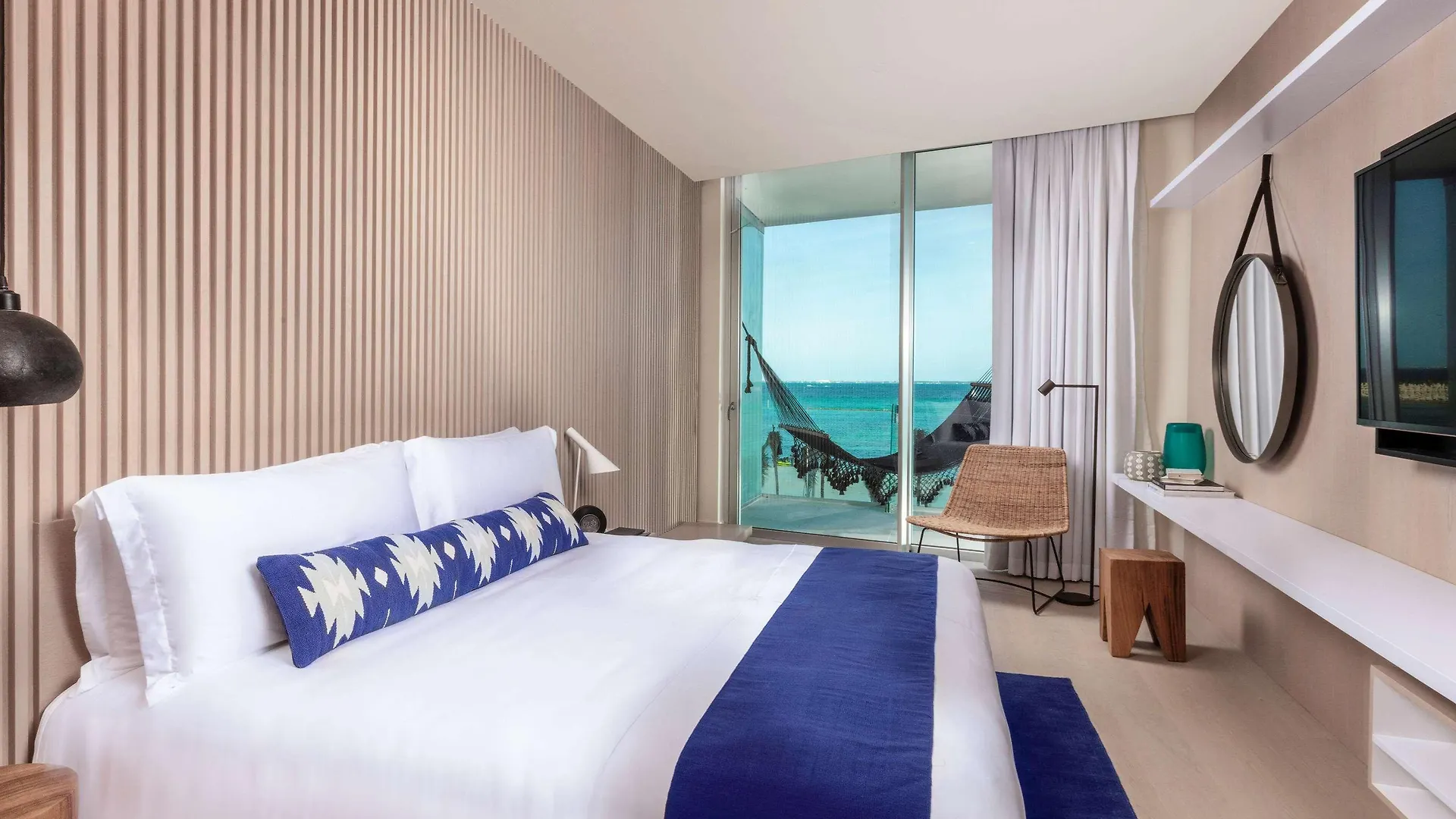 SLS Cancún 5*,